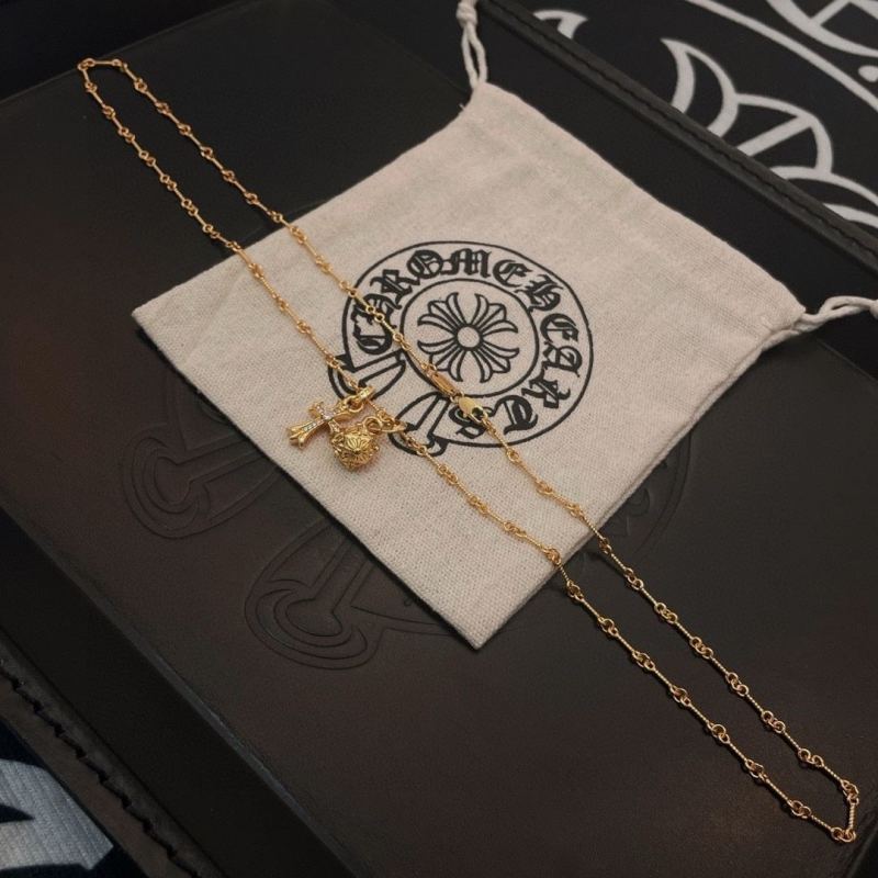 Ch*0me He**ts necklaces